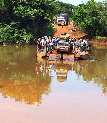 Bac sur un fleuve en Guinée - Paikoun Garanbe via Facebook.com